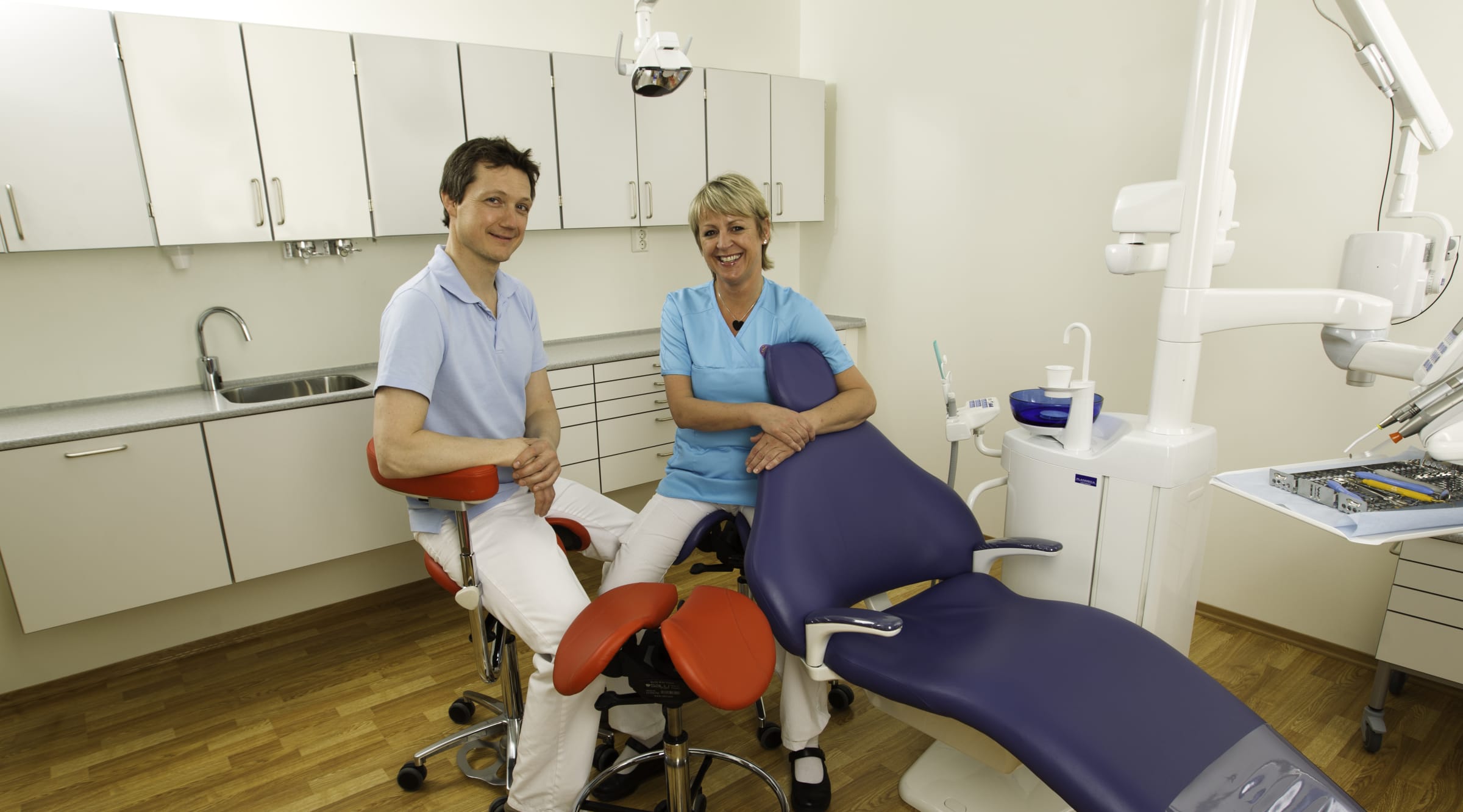 Ergonomic dental hygienist online chair